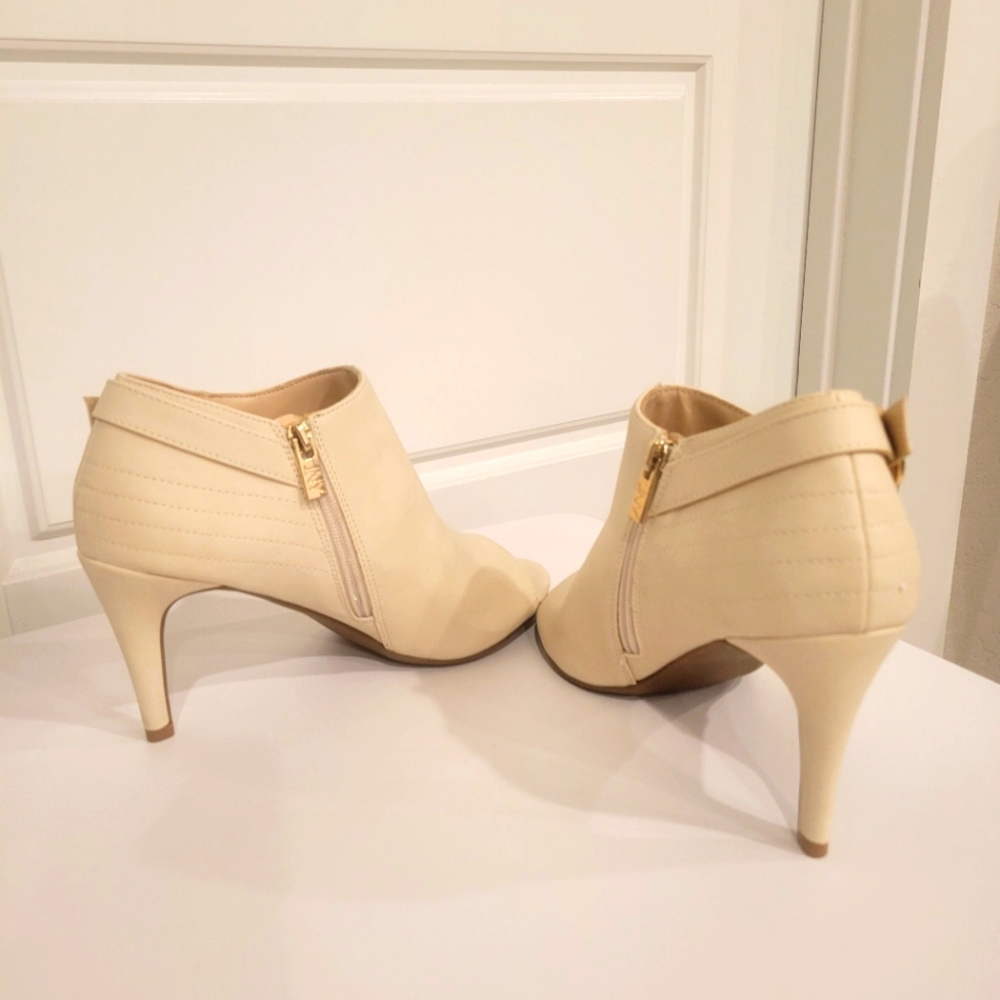 JONES NEW YORK PEPITO CREAM PEEP TOE ANKLE BOOTIES SIZE 8 - Picture 3 of 10